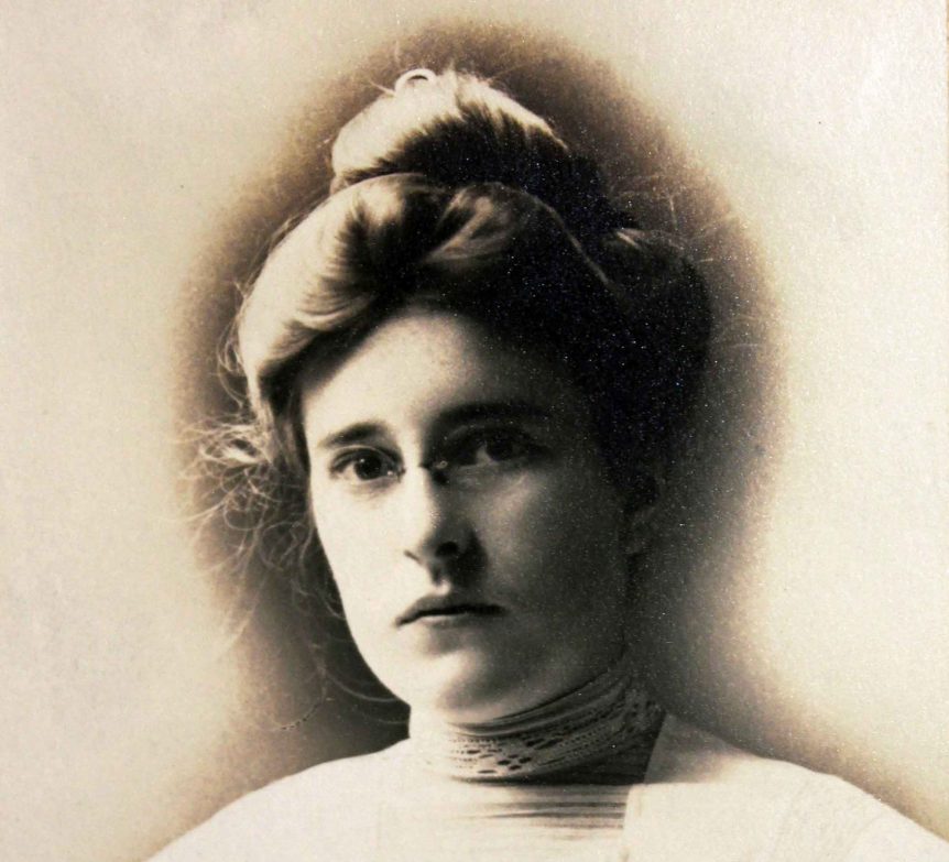 Photo of Mabel Haig as a young woman